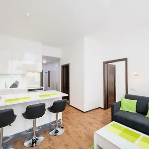 Near Centre With Parking Place Apartament Praga